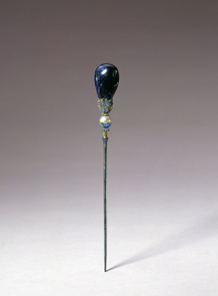 图片[1]-Silver dotted jade with sapphire hairpin-China Archive